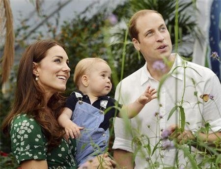 Hoàng tử William, Công nương Kate và con trai đầu lòng của họ.