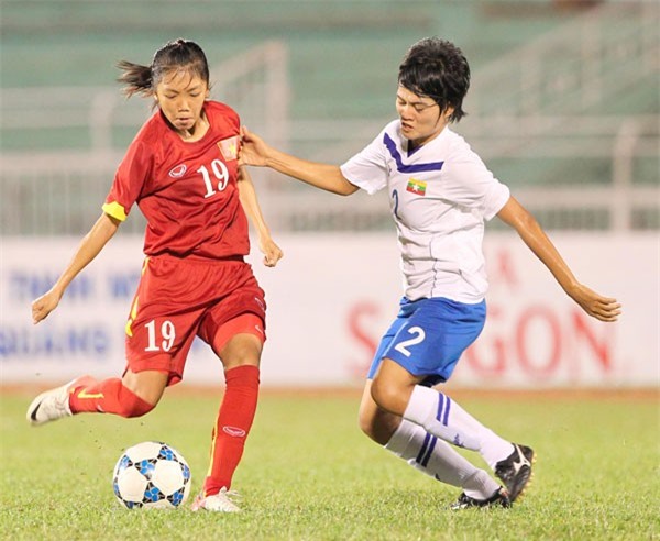 Huỳnh Như (số 19) là cầu thủ ấn định thắng lợi 3-2 cho đội tuyển nữ Việt Nam. Ảnh: VFF