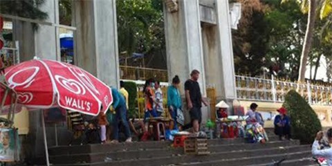 Bị dồn đến đường cùng bà lão giết chồng giữa sân chùa