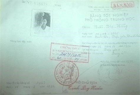 Xác minh việc giáo viên dùng bằng giả đứng lớp 18 năm