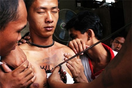 Ven man Sak Yant - le hoi xam “phep” ky bi o Thai Lan