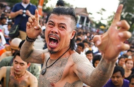 Ven man Sak Yant - le hoi xam “phep” ky bi o Thai Lan