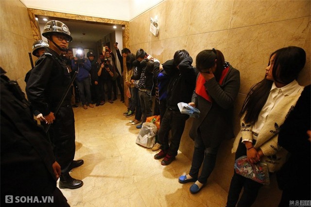 Sau khi bị cảnh sát bắt, có người chống chế là đến uống nước, người khác thì nói đến xem tivi...