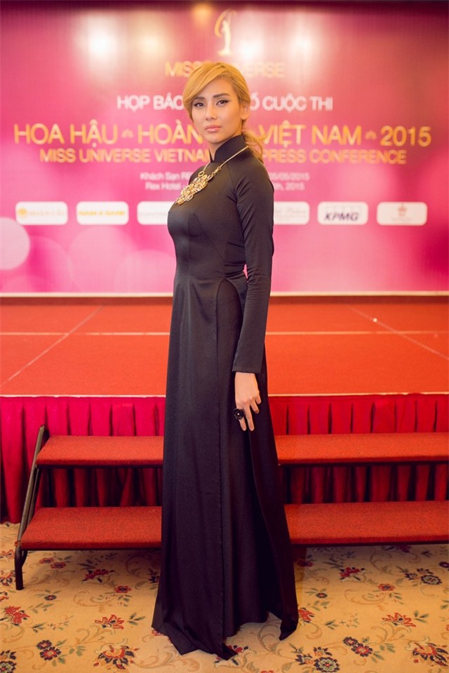 Linh Nga làm giám khảo Hoa hậu Hoàn vũ 2015