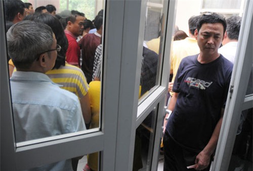 Mướt mồ hôi mua hồ sơ cho con vào lớp 6 ở Hà Nội - 5