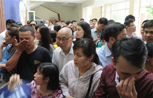 Mướt mồ hôi mua hồ sơ cho con vào lớp 6 ở Hà Nội - 3