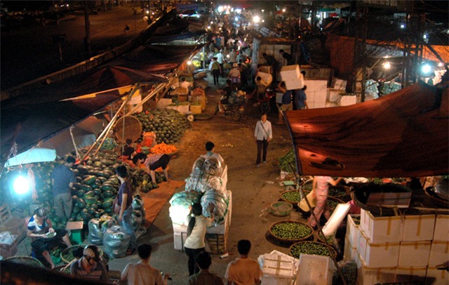 Chợ đêm, thực phẩm, nắng nóng, giá rẻ, say nắng, tiểu thương, nắng như thiêu như đốt, bà nội trợ, xé hàng bán lẻ, chợ long biên, chợ-đêm, thực-phẩm, nắng-nóng, giá-rẻ, say-nắng, tiểu-thương, nắng-như-thiêu-như-đốt, bà-nội-trợ, xé-hàng-bán-lẻ, chợ-long-biê