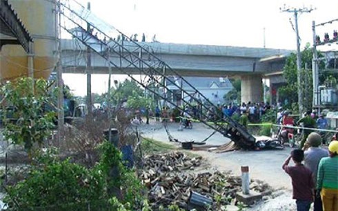 Vụ cần cẩu đè 3 người tử vong: Dừng thi công công trình