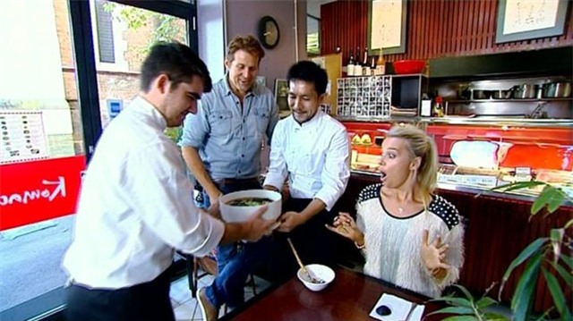 Nhà hàng Komachi Japanese (Australia): Nhà hàng tại Sydney này đưa ra thử thách ăn bát mì khổng lồ với 2 l nước dùng, 9 lạng mì với một lượng rau và thịt tương đối lớn. Nếu ăn hết, bạn sẽ được miễn phí và nhận được coupon trị giá 100 USD. Đã có 32 người chiến thắng với 6 đợt thử thách diễn ra trong 13 năm qua.