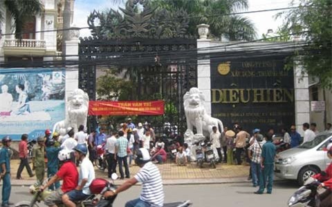 MC Quỳnh Chi long đong từ khi yêu cho đến lúc bỏ con đại gia 18