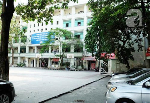 bảo vệ đánh nam sinh, ngất xỉu, tỏ tình với bạn gái