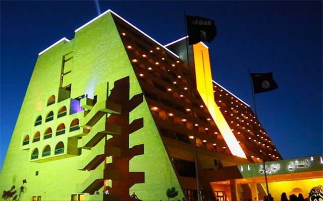 Ben trong khach san sieu sang dau tien cua phien quan IS