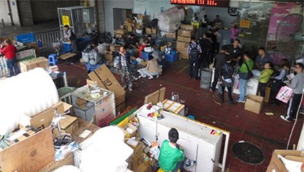 made in Vietnam, Gucci, Louis Vuitton, dân buôn, quảng châu