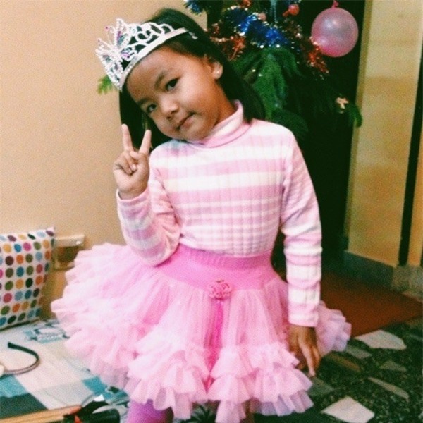 Xúc động cuộc sống của bé gái 5 tuổi sau trận động đất ở Nepal_1