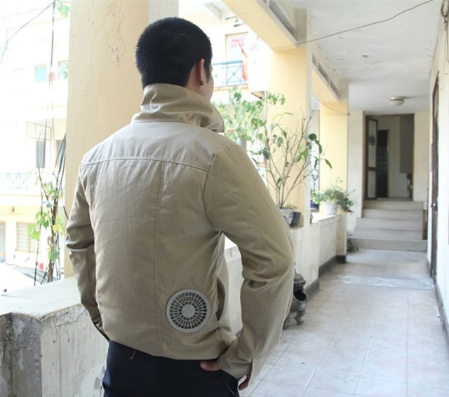 Quạt 'biến' áo thường thành điều hòa giá 1,2 triệu đồng