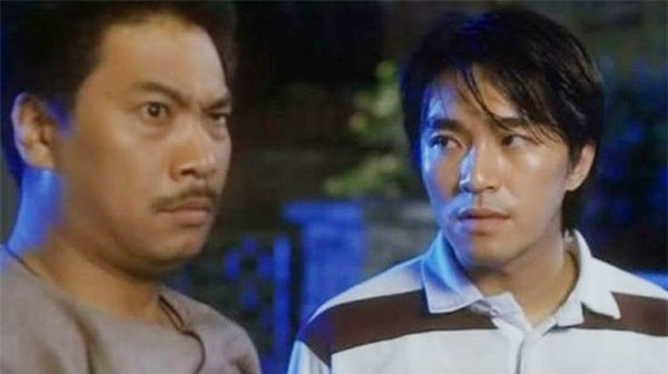 Không còn là chú cháu, trong Đào học uy long (1991), họ trở thành đồng nghiệp. Châu Tinh Trì đóng vai chàng cảnh sát Châu Tinh Tinh được giao nhiệm vụ trà trộn vào trường trung học tìm kiếm một khẩu súng bị thất lạc. Cuộc tìm kiếm trở nên gian nan khi bất ngờ đụng mặt Tào Đạt Hoa - người đồng hương đang làm cảnh sát chìm. Đây là một trong những tác phẩm phối hợp ăn ý nhất của