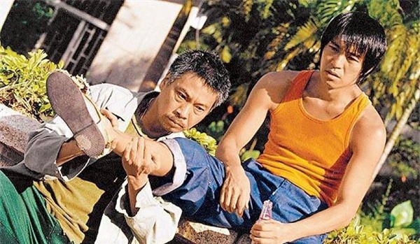 Đôi bóng Thiếu Lâm (2001) là tác phẩm sau cùng Châu Tinh Trì và Ngô Mạnh Đạt diễn chung với nhau. Trong phim, họ đóng vai huấn luyện viên và trung phong của một đội bóng đặc biệt gồm những “kỳ nhân dị sĩ”.
