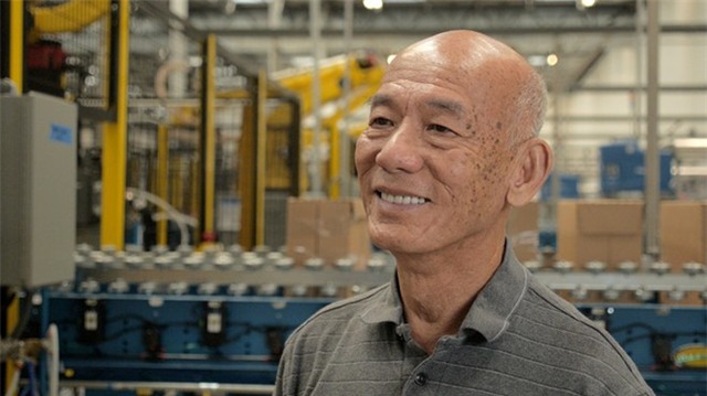 Triệu phú gốc Việt làm giàu bằng tương ớt ở Mỹ