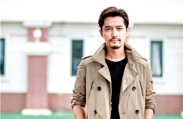 Sau hơn một năm, trải qua 10 lần phẫu thuật thẩm mỹ, Hồ Ca quay trở lại với làng giải trí. Sự nghiệp của Hồ Ca hiện thăng hoa như “diều gặp gió” và vẫn là nam thần có tiếng của showbiz. Nói về quá khứ tai nạn, anh sợ hãi: “Cuộc đời tôi vốn còn chưa bao giờ có dấu phẩy, dấu chấm nhưng rồi đột ngột lại có dấu chấm than kinh hoàng. Đó là quãng thời gian đáng sợ nhất”.