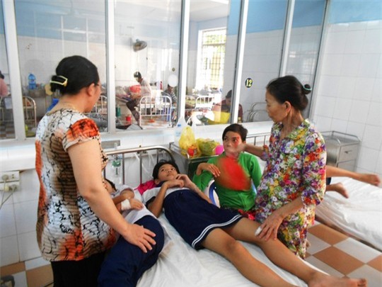 Học sinh Trường Tiểu học Trần Phú nhập viện sau khi uống thuốc tẩy giun