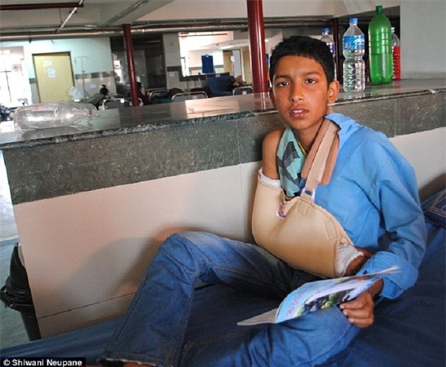 Hoàn cảnh thương tâm của trẻ em sau động đất ở Nepal