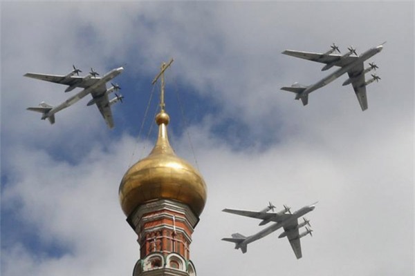 Nga, diễu binh, vũ khí