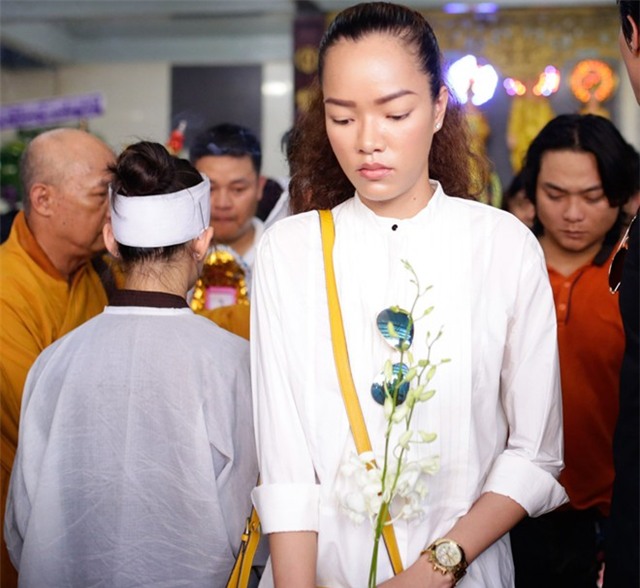 Đồng nghiệp nức nở tiễn đưa Duy Nhân về cõi vĩnh hằng