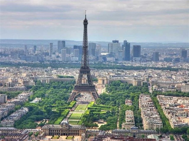 Khám phá ngôi nhà nhỏ trên đỉnh tháp Effel - 1