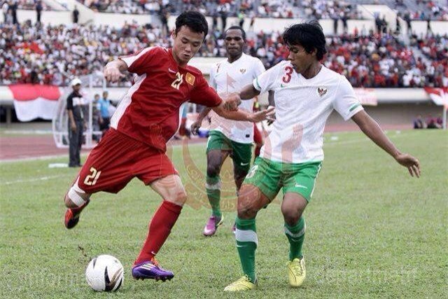 Xuân Nam (số 21) trong màu áo U19 Việt Nam trước đây.