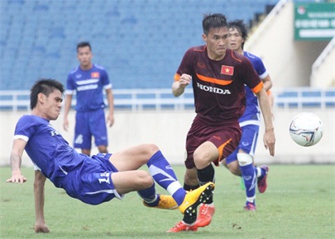 Cong Vinh trong tran dau voi U23 moi day