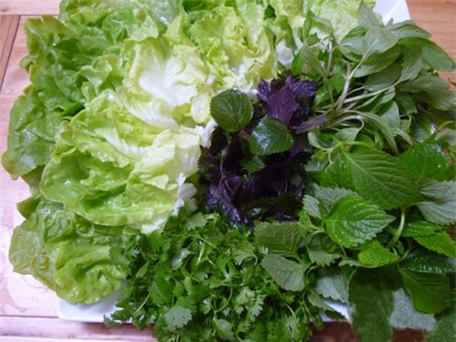 Rau sống rửa 3 nước vẫn nguy hiểm cho người ăn - 1