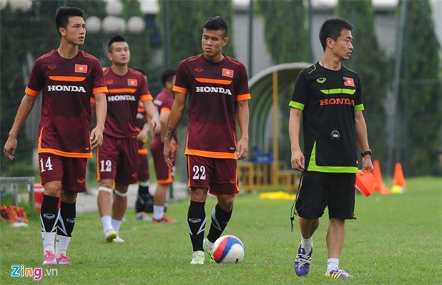 Cầu thủ U23 VN tinh nghịch trong ngày trở lại tập luyện