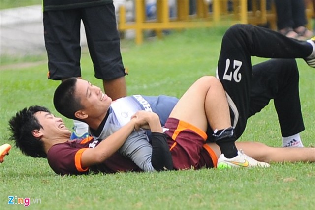 Cầu thủ U23 VN tinh nghịch trong ngày trở lại tập luyện