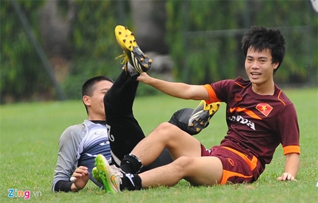 Cầu thủ U23 VN tinh nghịch trong ngày trở lại tập luyện