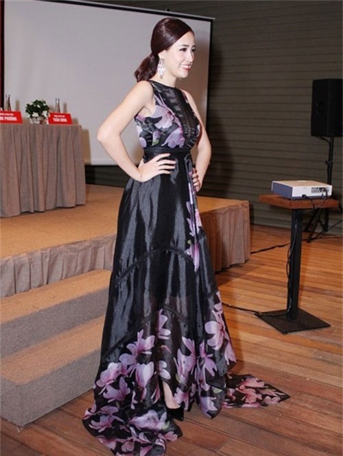 Váy áo kém xinh khiến Mai Phương Thúy bị 