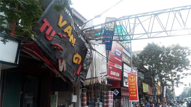 cần cẩu; sập; đường sắt; đô thị