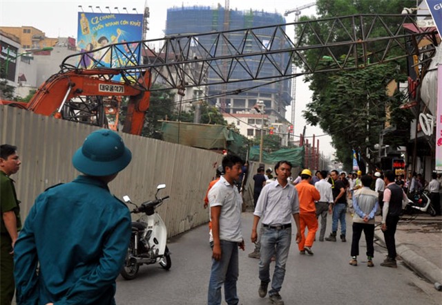 cần cẩu; sập; đường sắt; đô thị