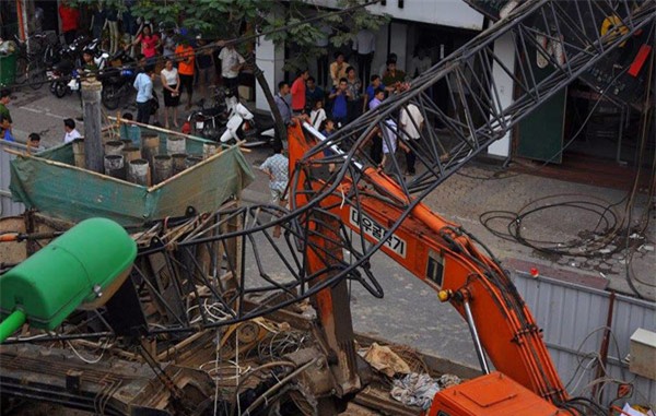 cần cẩu; sập; đường sắt; đô thị