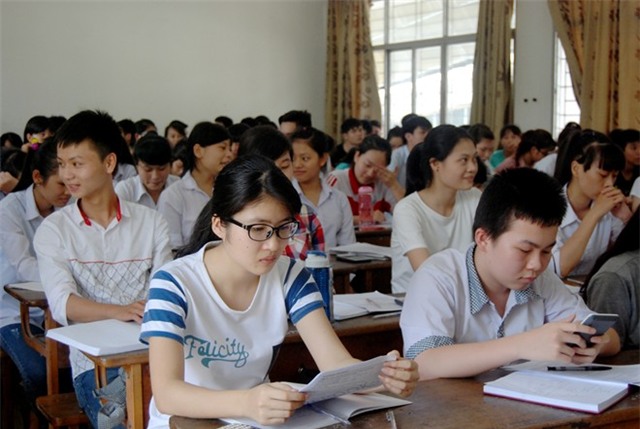 Buổi học đầu tiên có gần 200 học sinh tới tham dự.