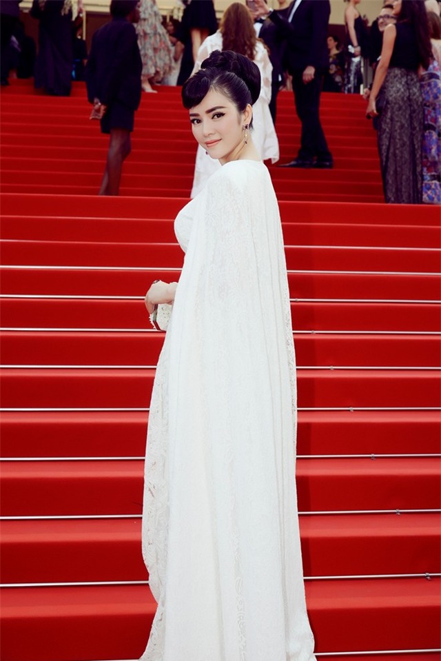 Lý Nhã Kỳ đọ sắc Phạm Băng Băng trên thảm đỏ Cannes