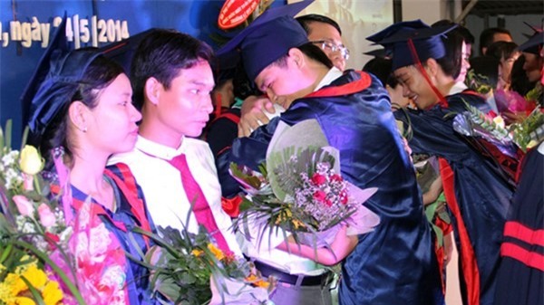 Lễ trưởng thành của học sinh THPT Lê Quý Đôn, TPHCM năm 2014.