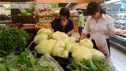 Nhiều mặt hàng rục rịch tăng giá sau khi giá xăng tăng.