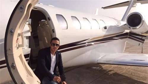 Hình ảnh M.U thuê hẳn chuyên cơ chở tân binh Depay đến Manchester số 1