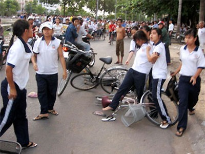 Học sinh là cái bóng bạo lực của người lớn?