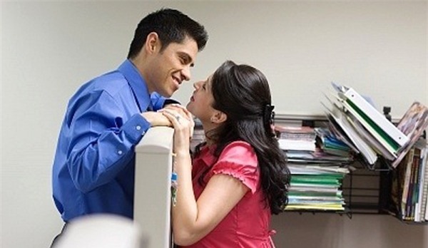 Lấy gái cơ quan.