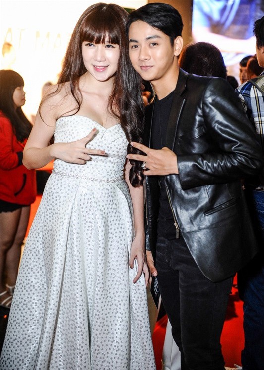 Vợ chồng Lý Hải và 3 con mặc sành điệu trên thảm đỏ