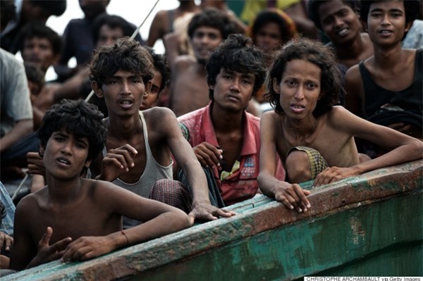 Ánh mắt ám ảnh của 400 người tị nạn trong cơn đói khát