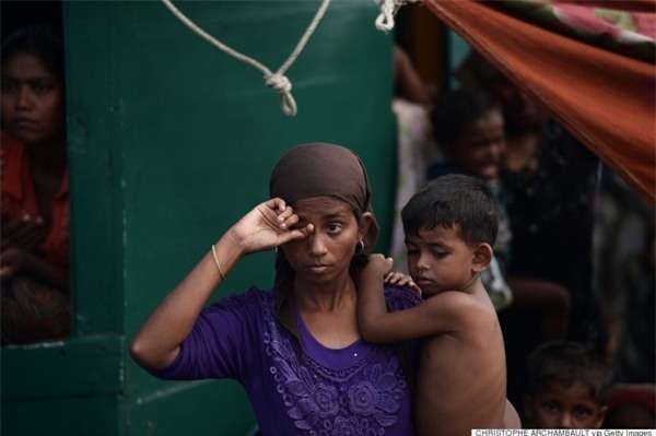 Ánh mắt ám ảnh của 400 người tị nạn trong cơn đói khát