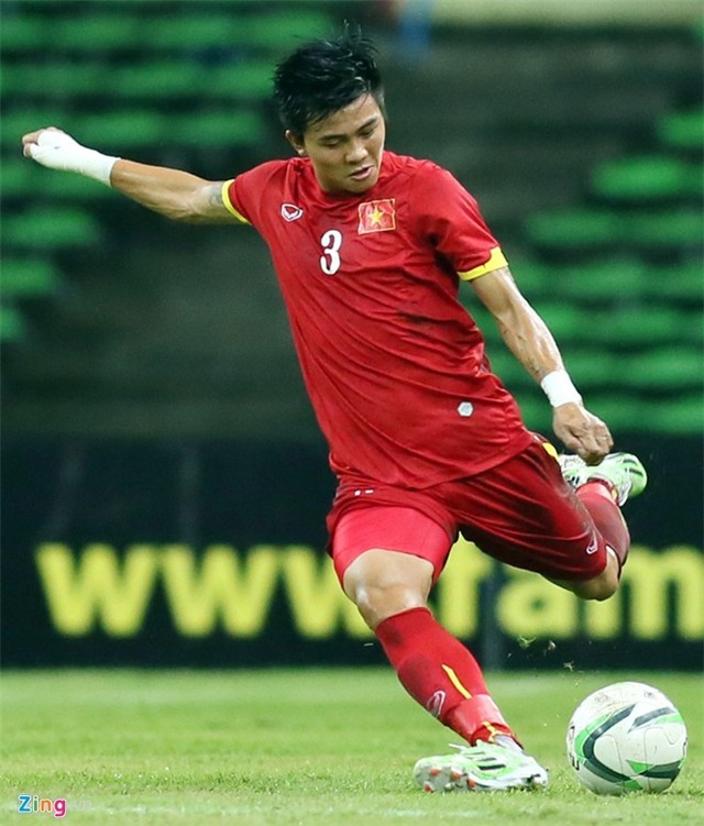 Hậu vệ Mạnh Hùng là chuyên gia thực hiện các quả đá phạt của U23 Việt Nam. Ảnh: Anh Tuấn