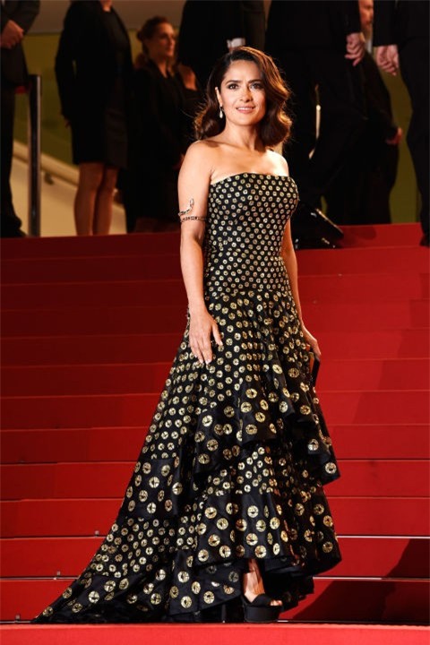 Salma Hayek diện đầm Alexander McQueen.